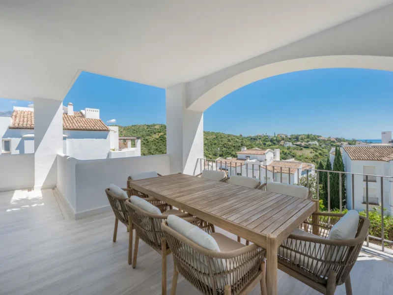 Elegantes Apartment mit atemberaubendem Meerblick in Benahavís