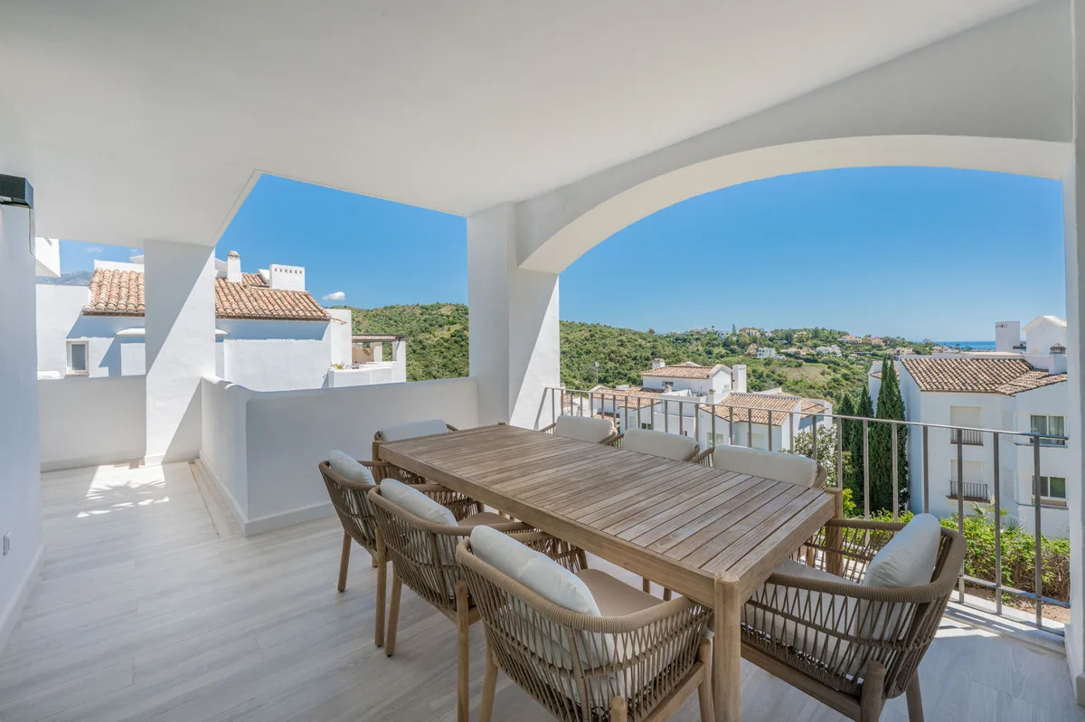 Elegantes Apartment mit atemberaubendem Meerblick in Benahavís