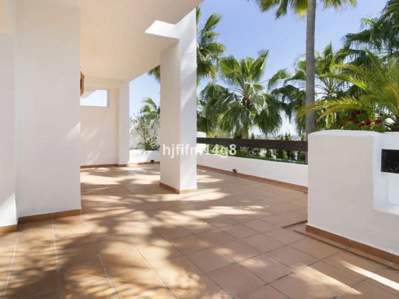 Elegante Wohnung in Nueva Andalucía – Ein Juwel an der Costa del Sol