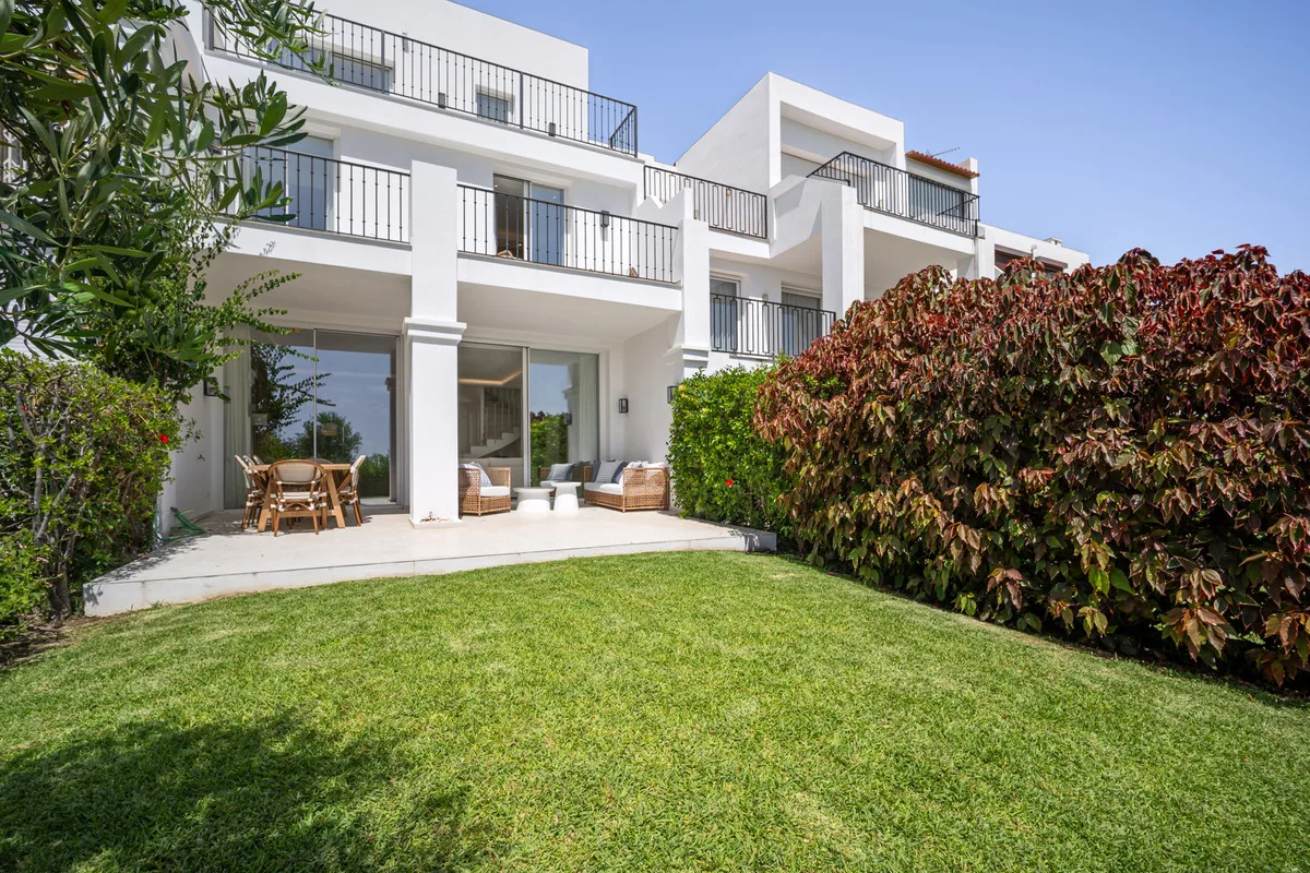 Elegantes Stadthaus in La Quinta, Benahavís mit Panoramablick