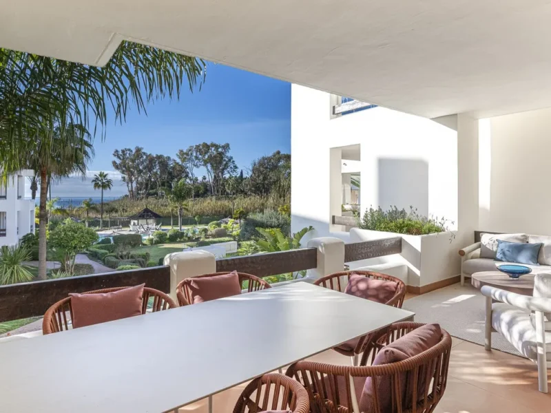 Elegantes Apartment mit Meerblick in Nueva Andalucía, Marbella