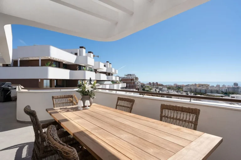 Elegantes Penthouse mit Dachterrasse in Estepona an der Costa del Sol