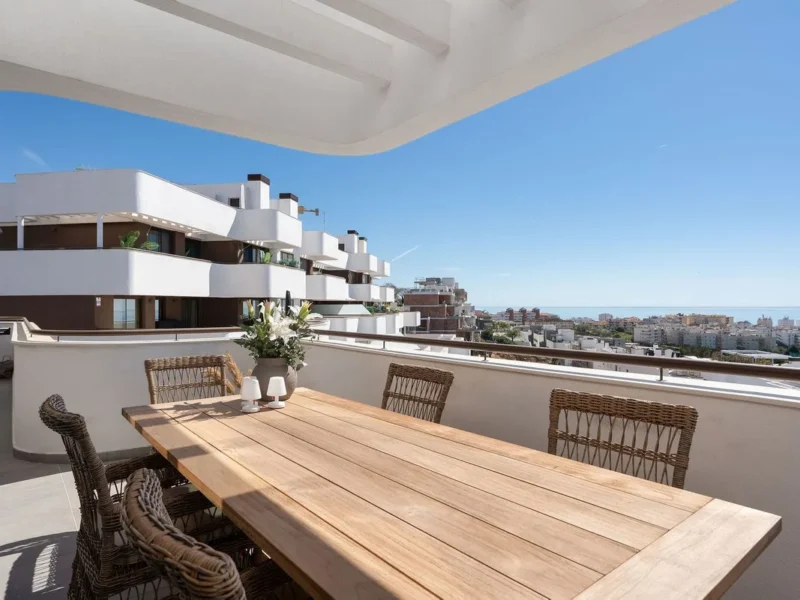Elegantes Penthouse mit Dachterrasse in Estepona an der Costa del Sol