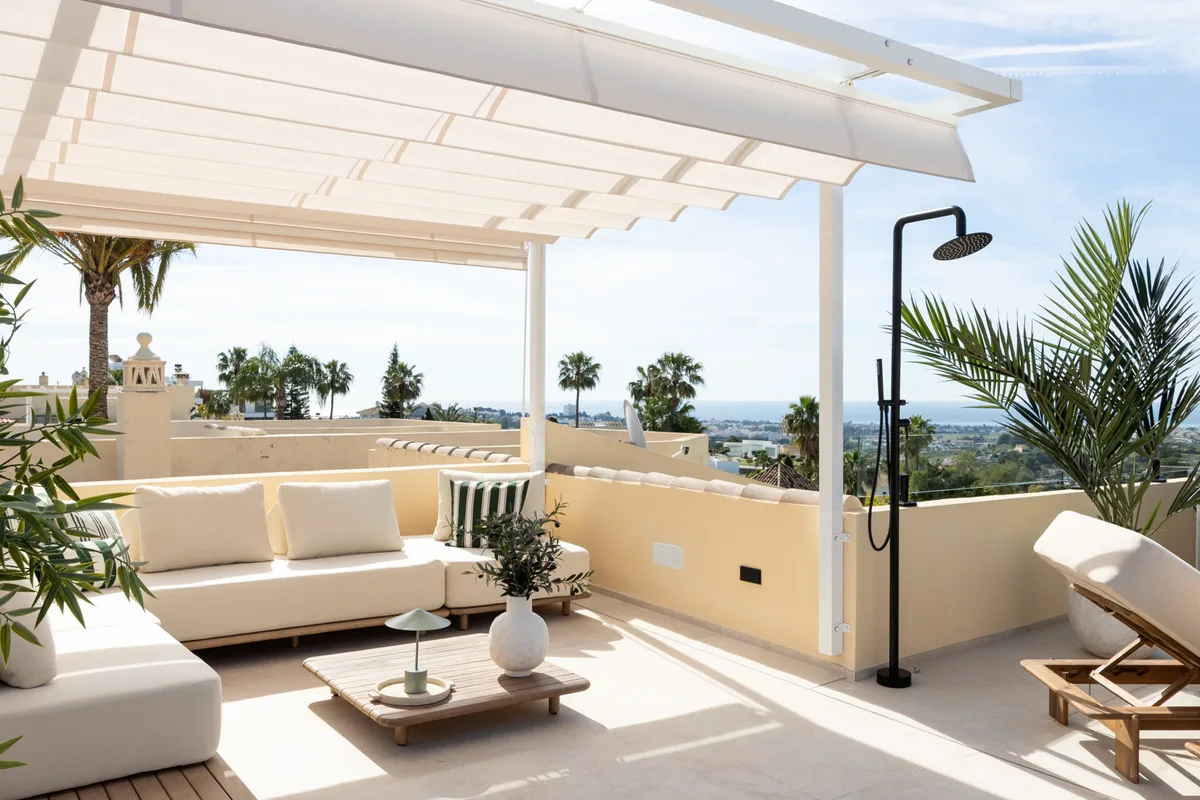 Elegantes Reihenhaus in La Quinta, Benahavís mit Meerblick