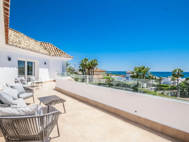 Elegante Villa in Estepona mit Meerblick an der Costa del Sol