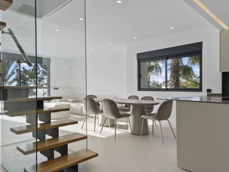 Elegantes Duplex-Penthouse mit Meerblick in El Paraíso, Marbella