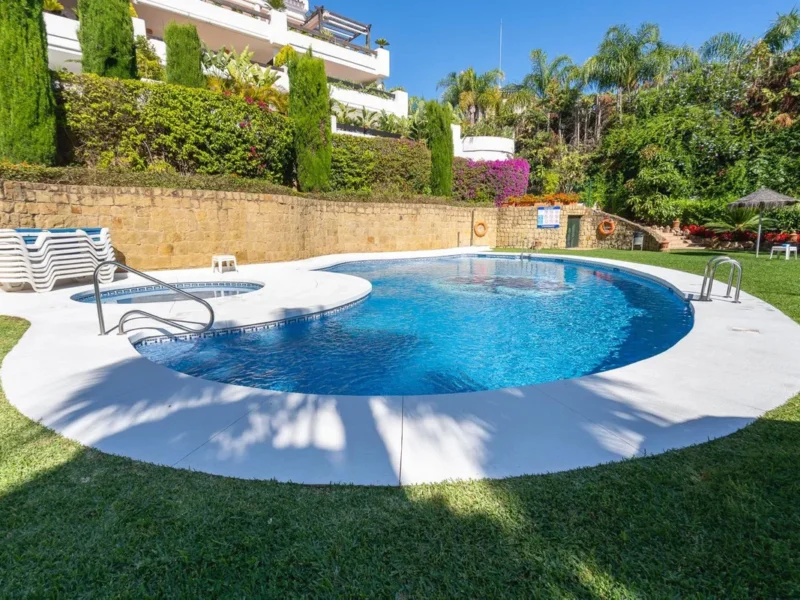 Elegantes Apartment in Nueva Andalucía an der Costa del Sol