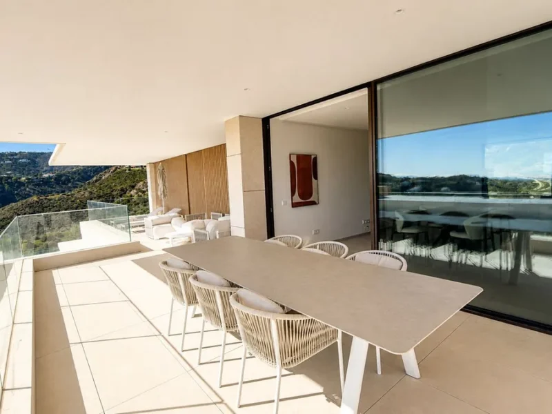Elegante 4-Zimmer-Wohnung mit Meerblick in Palmitos, Marbella