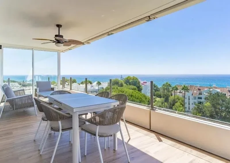 Elegante Residenz in Marbella: Modernes Wohnen an der Costa del Sol