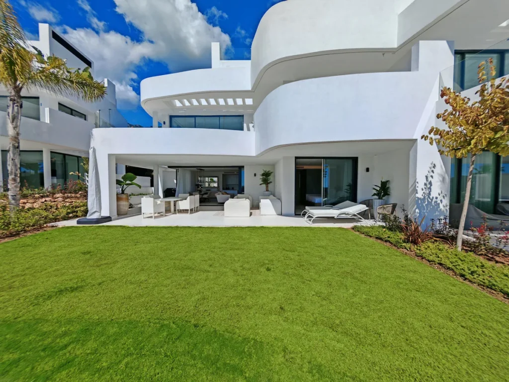Elegante Erdgeschosswohnung mit Garten in Palo Alto, Costa del Sol