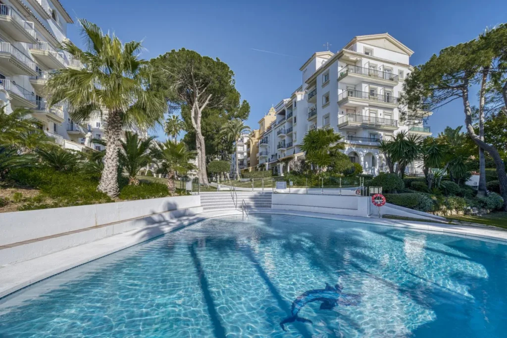 Elegante Erdgeschosswohnung in Puerto Banús, Costa del Sol