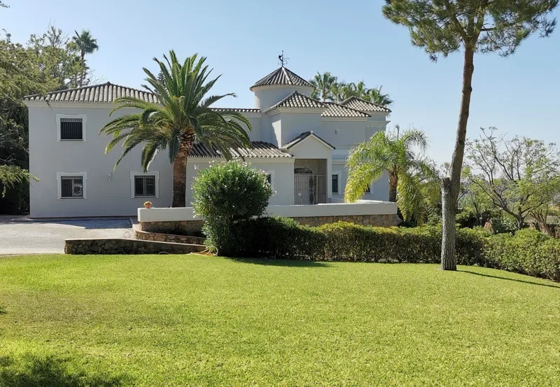 Elegante Villa mit Panoramablick in Estepona, Costa del Sol
