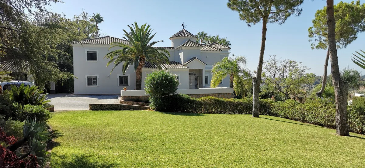 Elegante Villa mit Panoramablick in Estepona, Costa del Sol