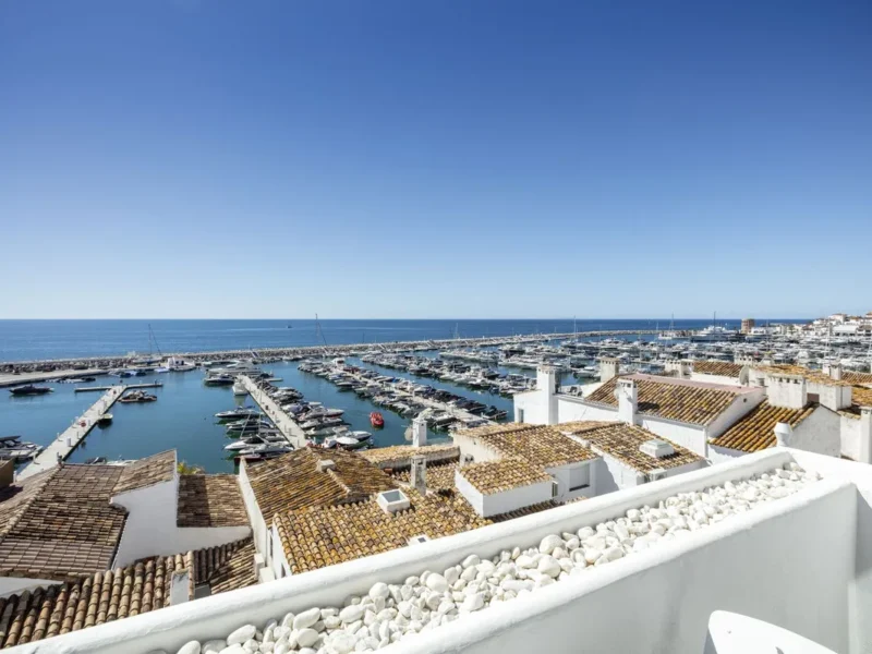 Elegante Wohnung mit atemberaubendem Meerblick in Puerto Banús