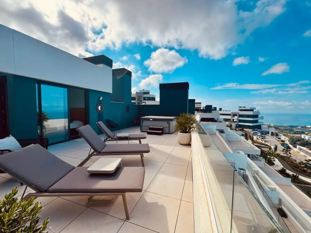 Penthouse mit Panoramablick in Altos de Los Monteros, Marbella