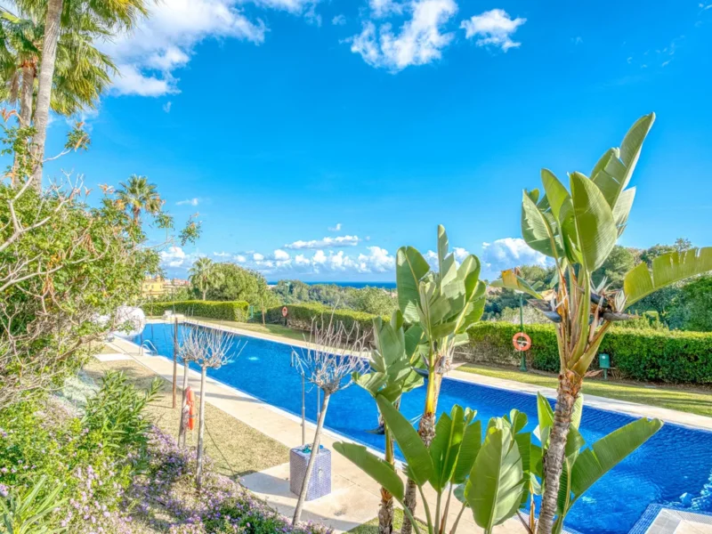 Elegantes Erdgeschoss-Apartment in Marbella mit Meerblick