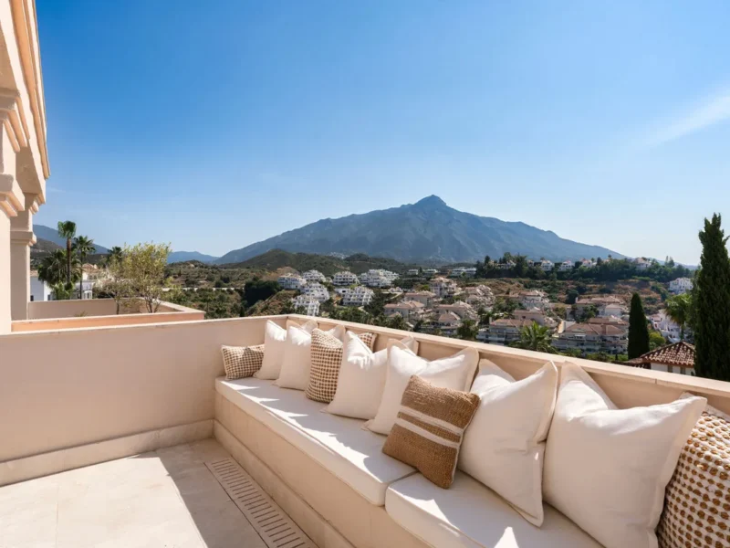 Elegantes Apartment mit Panoramablick in Nueva Andalucia, Marbella