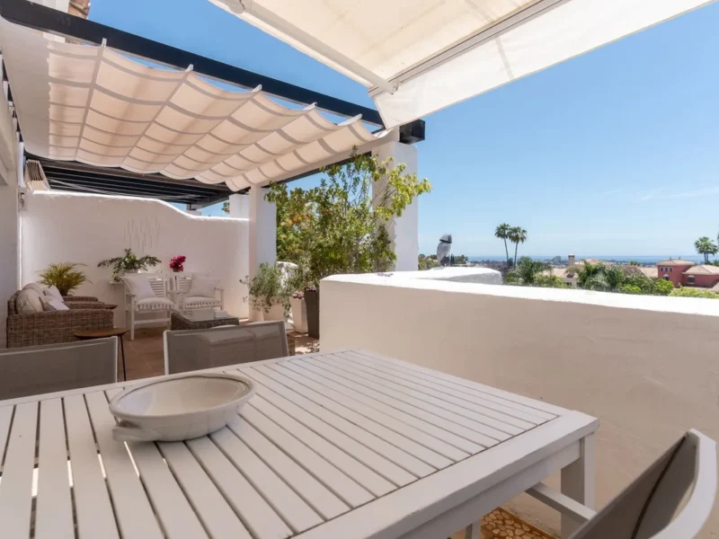 Elegantes Penthouse mit Meerblick in La Quinta, Costa del Sol