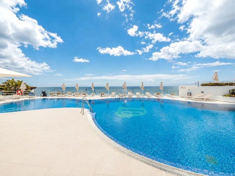 Elegantes Apartment mit Meerblick in Estepona an der Costa del Sol