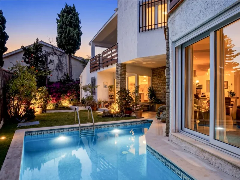 Elegante Villa mit atemberaubendem Meerblick in Marbella