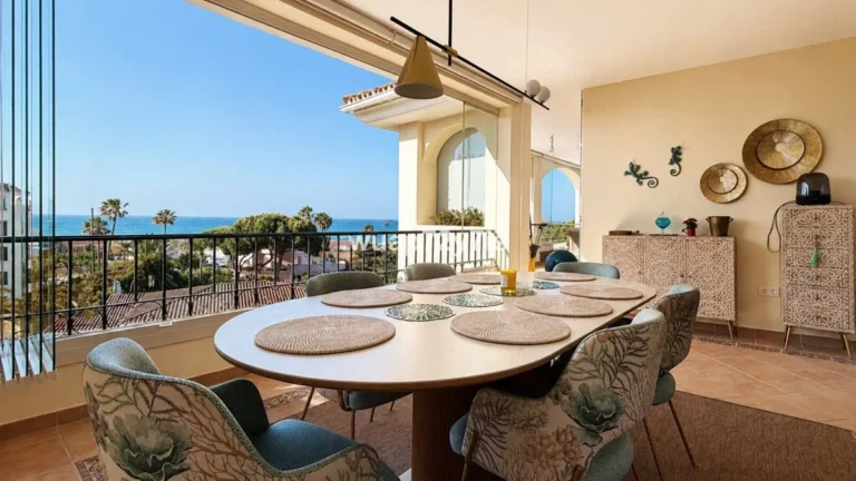 Luxuriöses Penthouse mit Meerblick in Elviria, Marbella