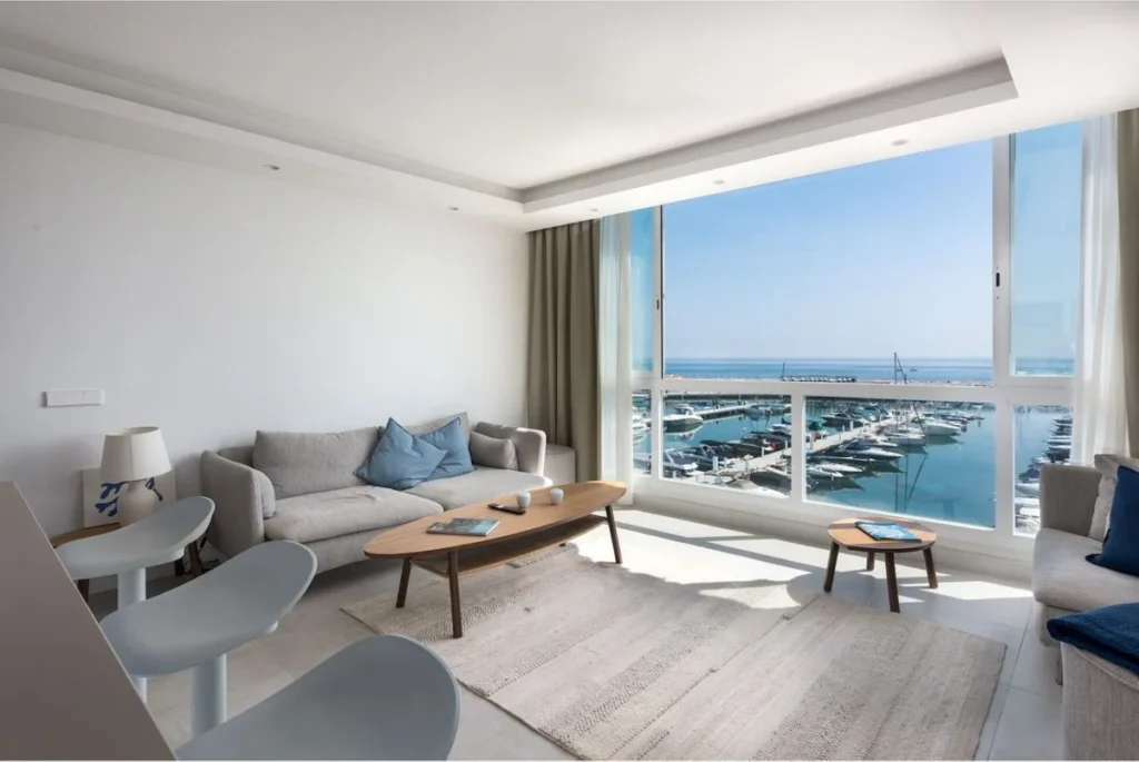 Elegantes Penthouse mit Meerblick in Puerto Banús, Marbella
