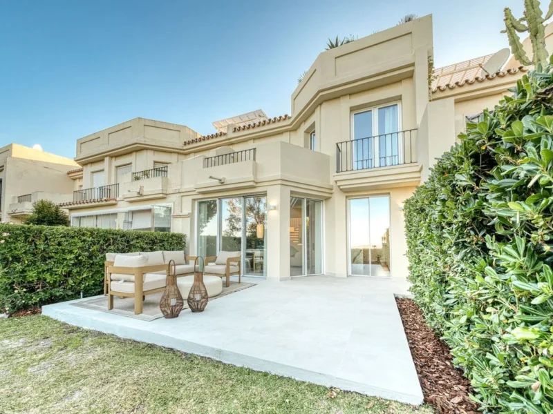 Elegante renovierte Residenz in Marbella mit Meerblick