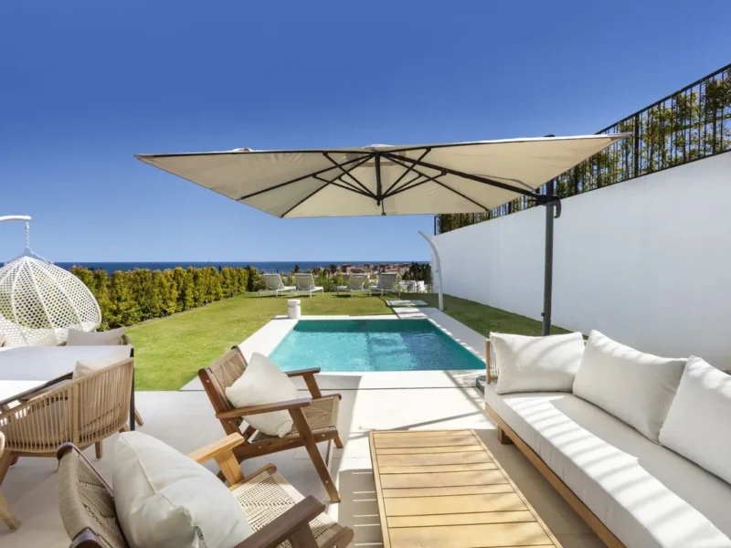 Elegant Reihenhaus in Estepona mit Aussicht auf das Mittelmeer