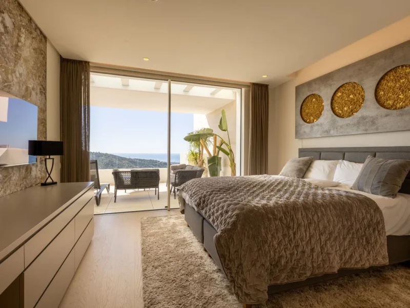 Moderne 3-Zimmer-Wohnung in Marbella mit Meerblick und Luxuskomfort