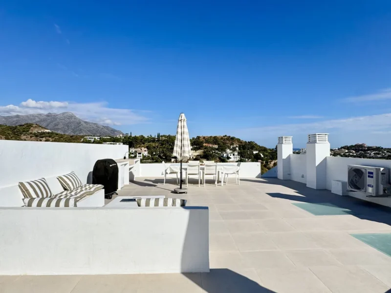 Moderne Wohnung mit Meerblick in Marbella an der Costa del Sol