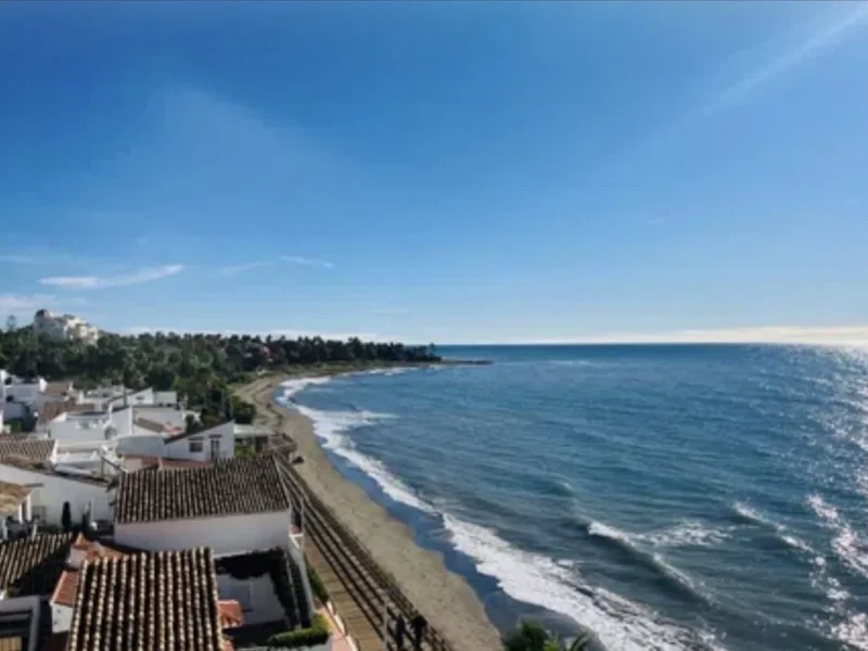 Exklusives Stadthaus in der Nähe des Strandes in Estepona
