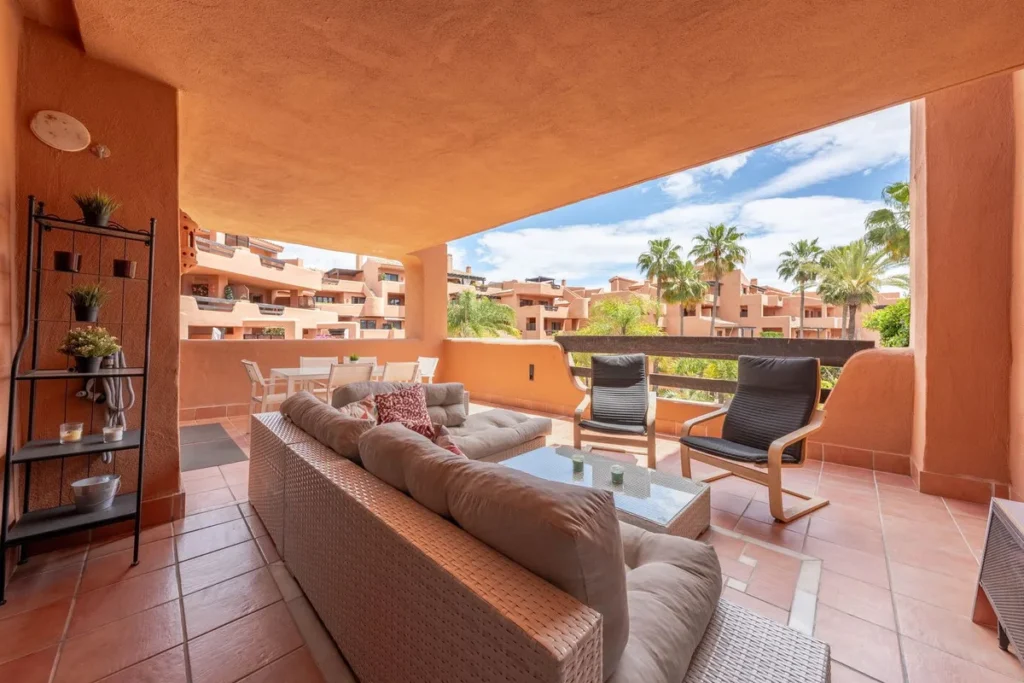 Elegante Wohnung mit Meerblick in Estepona an der Costa del Sol