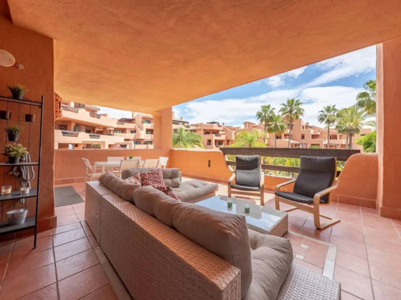 Elegante Wohnung mit Meerblick in Estepona an der Costa del Sol