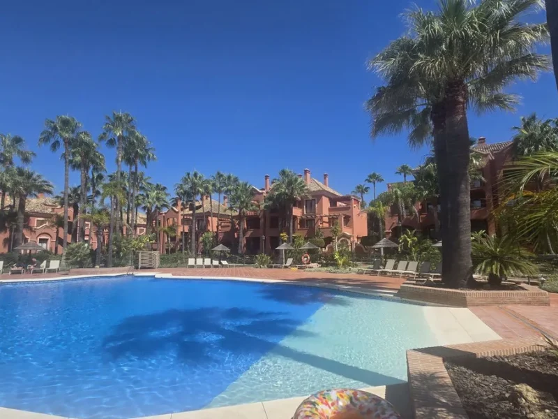 Elegantes Erdgeschoss-Apartment in Marbella nah Puerto Banús