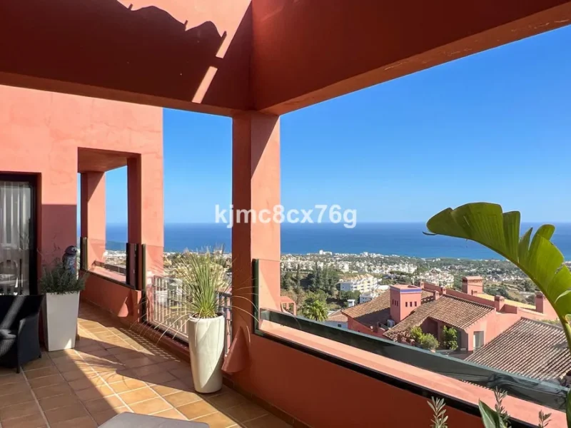 Elegante Ferienwohnung mit Meerblick in Calahonda