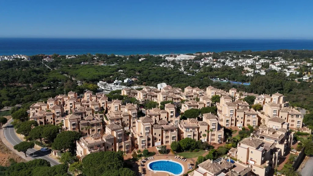 Stilvolles Duplex-Penthouse in Marbella mit Meerblick