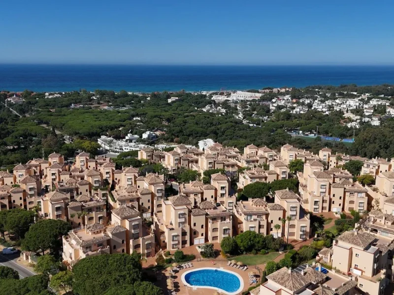Stilvolles Duplex-Penthouse in Marbella mit Meerblick