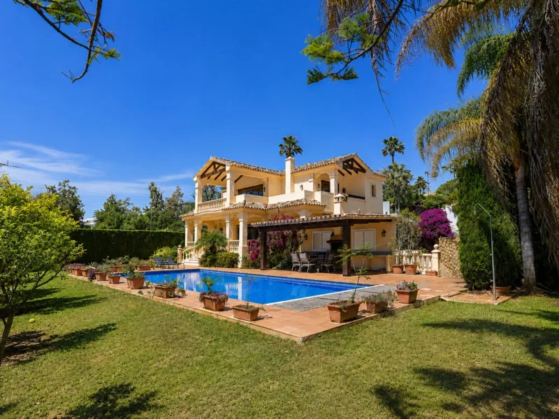 Charmante Villa mit Meerblick in La Quinta, Benahavís