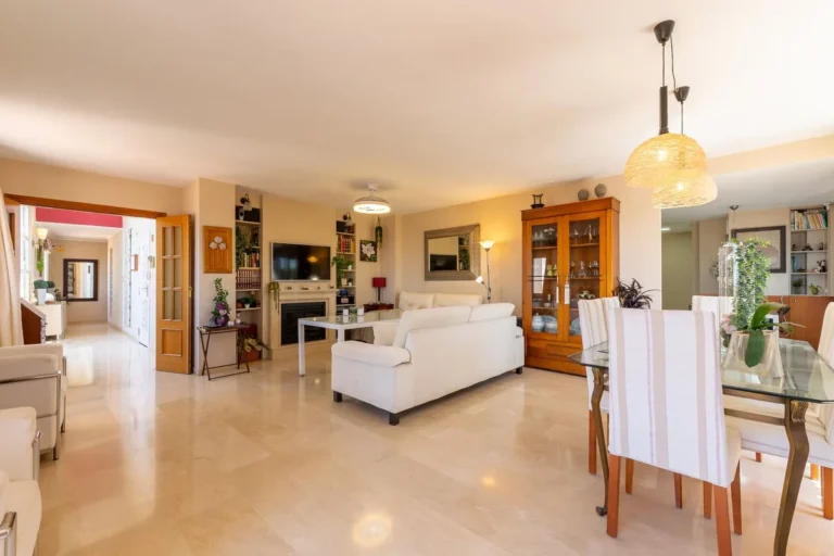 Elegantes Penthouse mit Panoramablick in Estepona