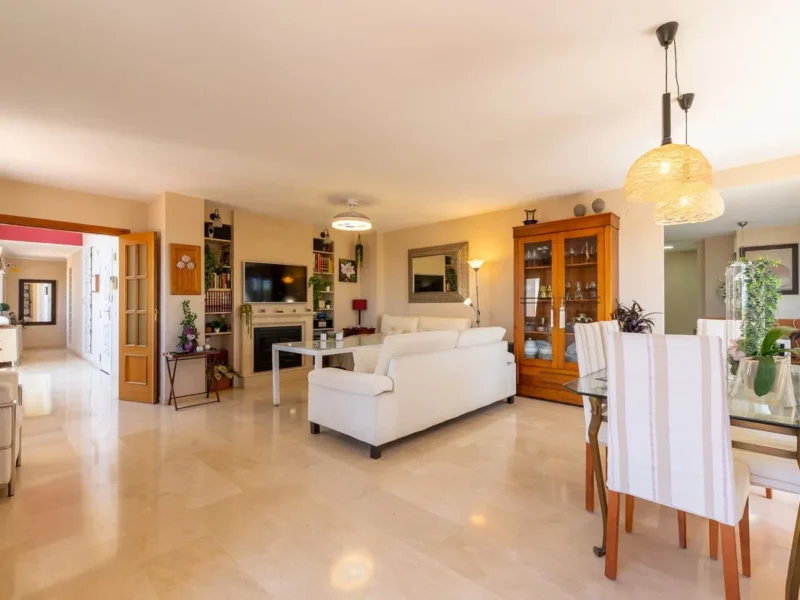 Elegantes Penthouse mit Panoramablick in Estepona