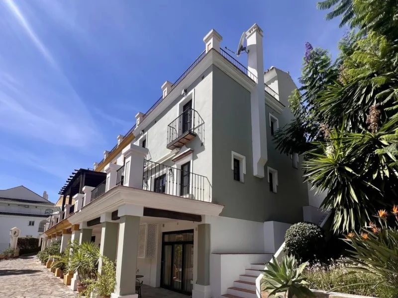 Elegantes Strandtownhouse in Marbella an der Goldenen Meile