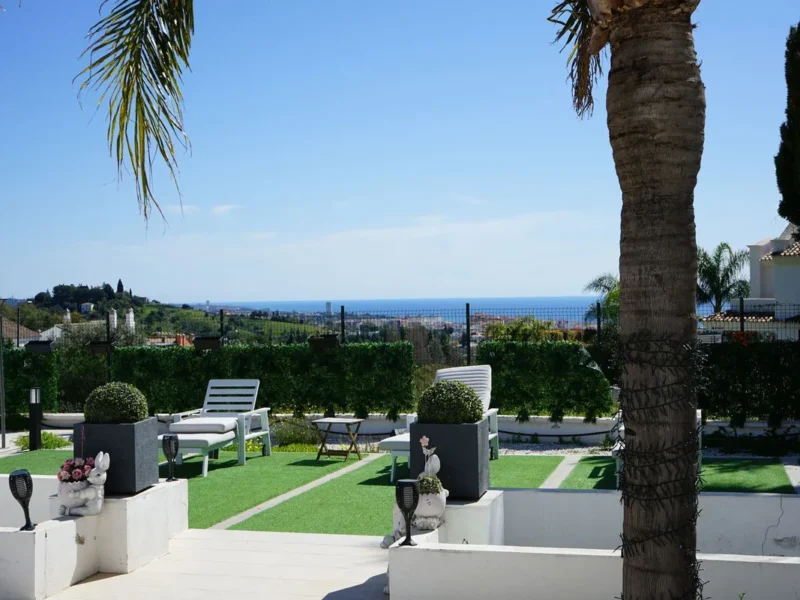 Elegante Villa mit atemberaubendem Meerblick in Marbella