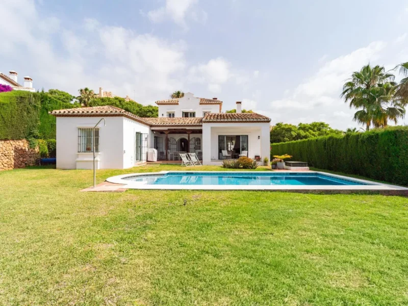 Elegante andalusische Villa in Elviria, Marbella – Ihr mediterranes Traumhaus