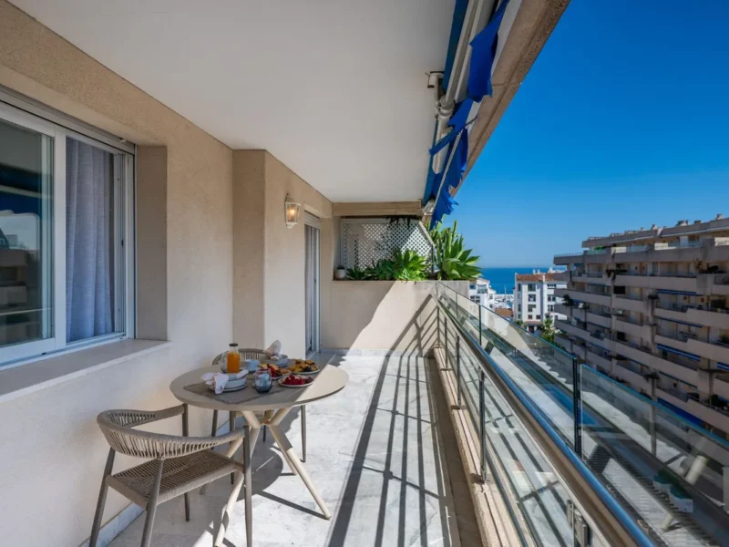 Elegante Wohnung mit Meerblick in Puerto Banús, Costa del Sol