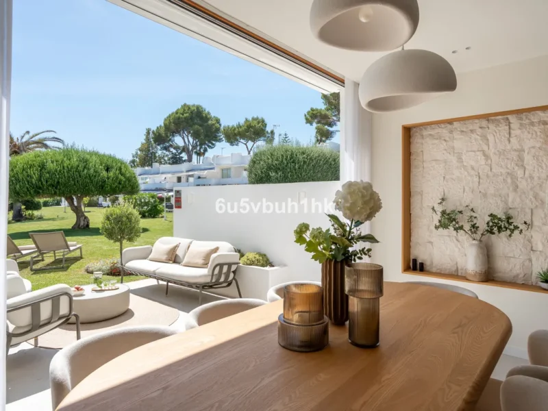 Elegantes Reihenhaus in Nueva Andalucía an der Costa del Sol