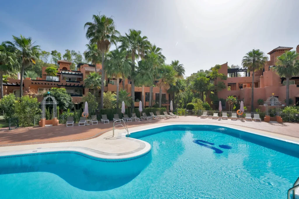 Elegante Erdgeschosswohnung in Marbella, Nueva Andalucía