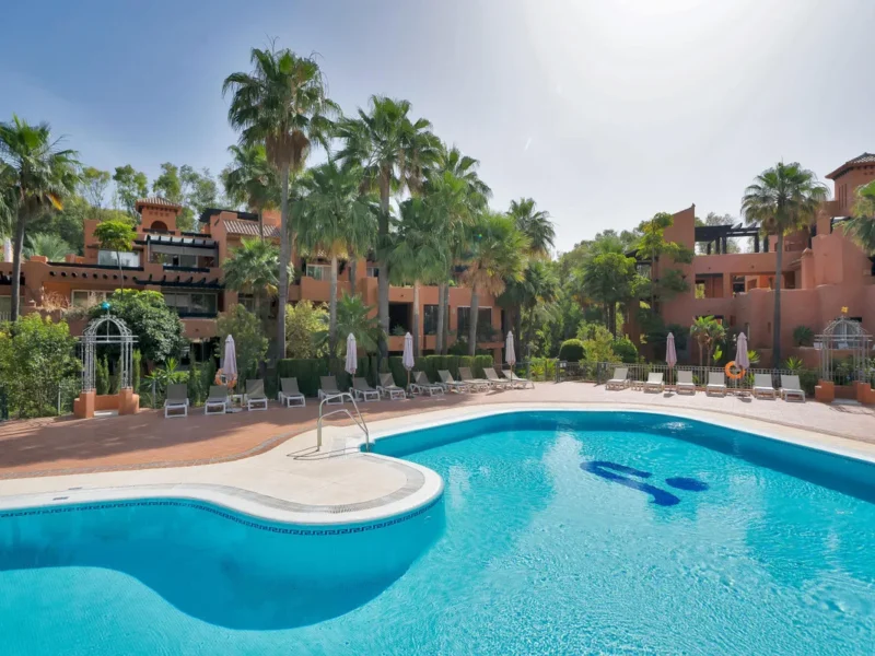 Elegante Erdgeschosswohnung in Marbella, Nueva Andalucía