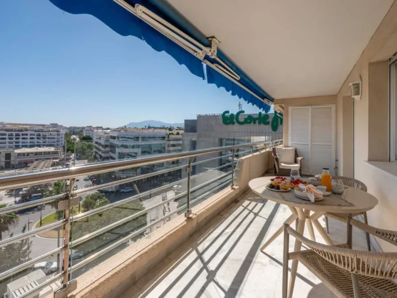 Elegantes Apartment mit Meerblick in Puerto Banús