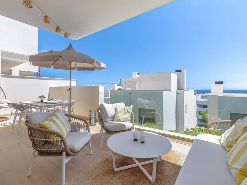 Elegante Eckwohnung mit Meerblick in Estepona, Costa del Sol