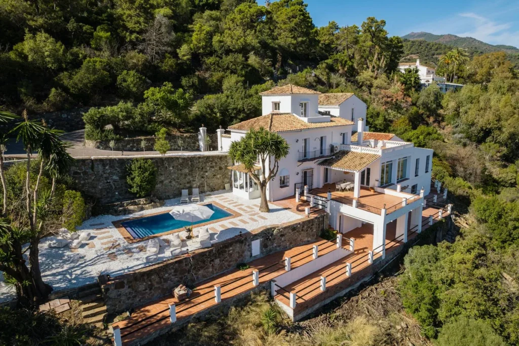 Rustikale Villa in El Madroñal: Eleganz an der Costa del Sol